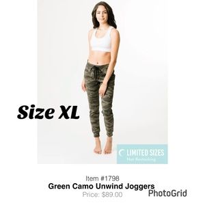 ZYIA Camo Unwind Joggers. Size XL